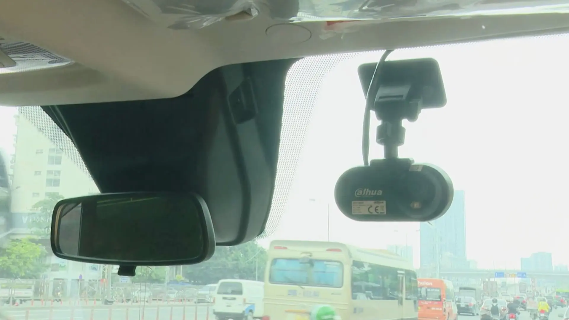 Ô tô chở khách phải lắp camera giám sát lái xe 